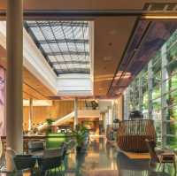 โรงแรมสวยกลางกรุงเทพ มุมนั่งเล่นทำงานเพียบ