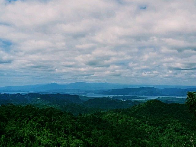 ป่าและเขา กับจุดชมวิวอุทยานแห่งชาติทองผาภูมิ