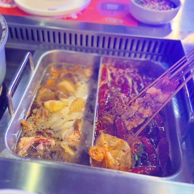 尖沙咀｜必試特色茶底火鍋｜多款麻辣串串任你選！