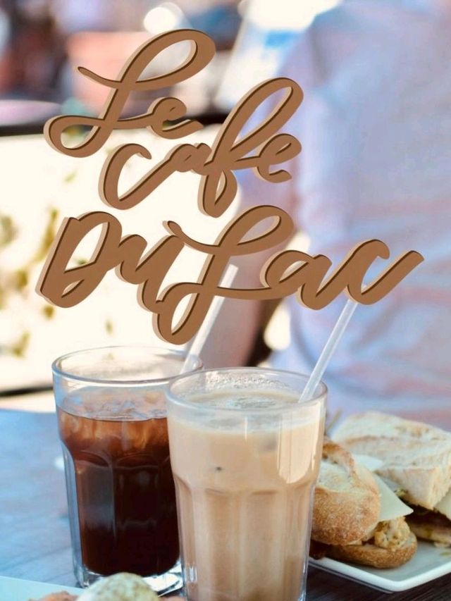 Le Cafe Du Lac