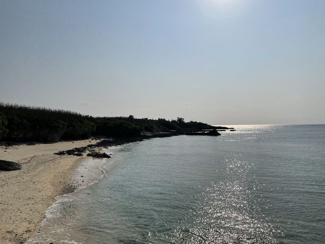 宮古島の透き通った海にたそがれて。