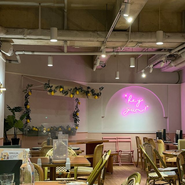 旺角｜少女心小清新霓虹燈下嘅精緻泰菜🇹🇭🍹🍖