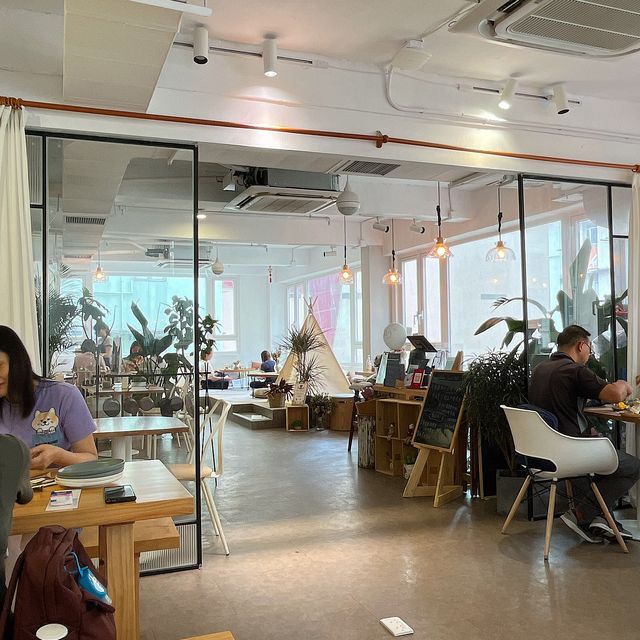 荃灣｜空間感十足嘅室內露營風樓上cafe🏕🥞☕️