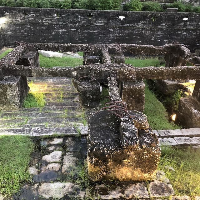 Kowloon Walled City Park - The historical Park in Old Kowloon. 