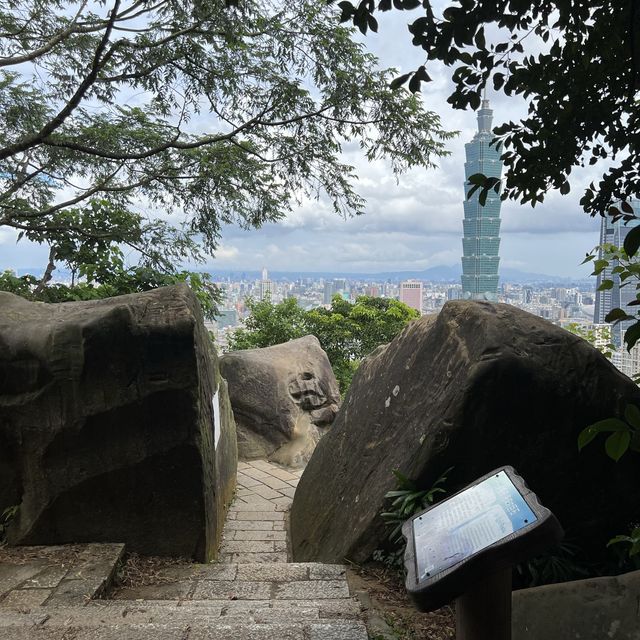 一早登頂象山｜30分鐘搞定、超級爆汗、臺北城市景觀好美