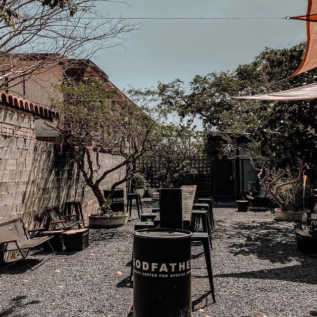 Café คุมโทนสายดาร์ก
