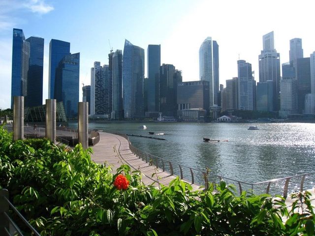 Jogging round Marina Boulevard