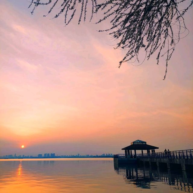 Breathtaking Sunset at the Yangcheng Lake!