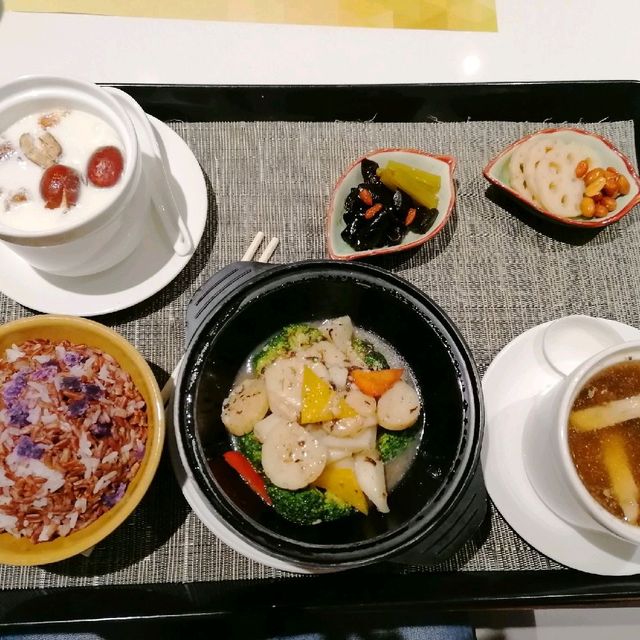 抵住百樂酒店包新裝豪華房及二人中式晚餐