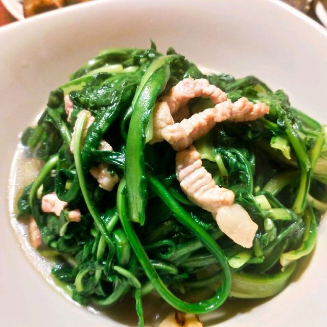 冠宸食館-陽明山竹子湖吃雞首選，記得早點排隊以免向隅！