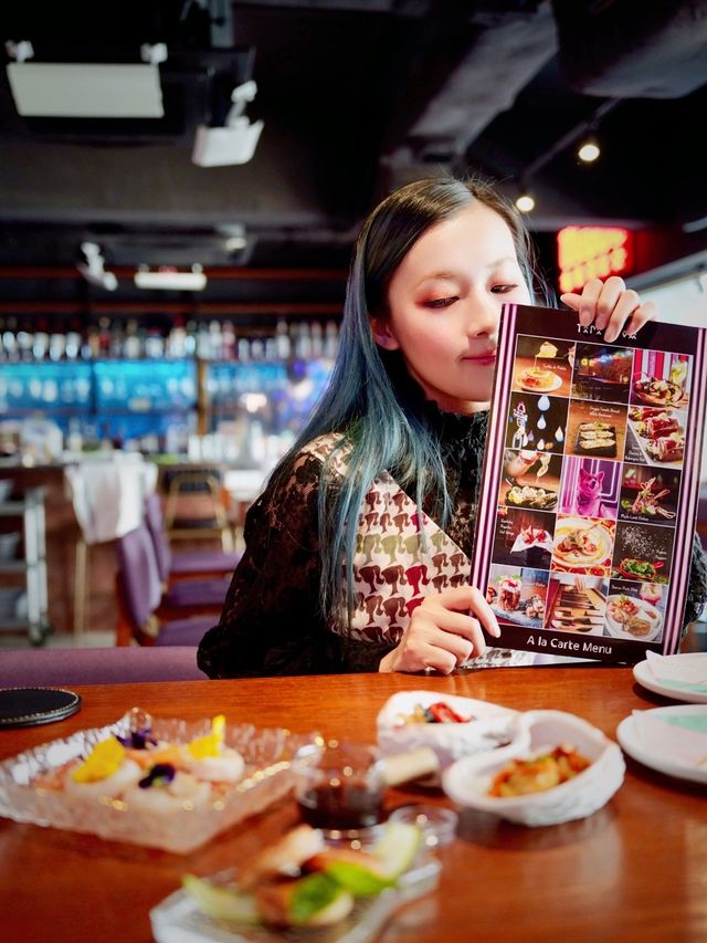 霓虹燈上、熱情的🇪🇸西班牙菜「Tapa Room」