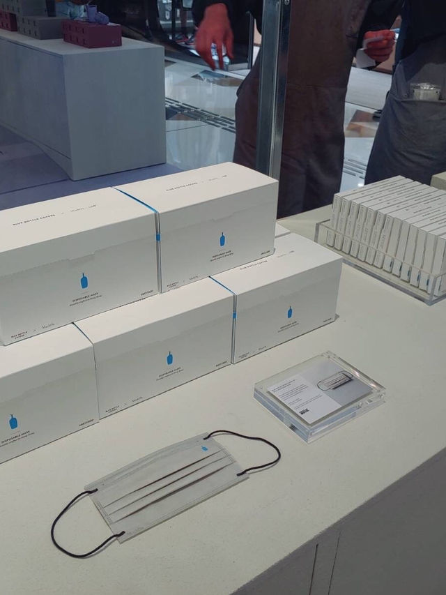 Blue Bottle Coffee限定店飲靚咖啡食花生醬窩夫買首次亮相小藍樽口罩 Blue Bottle Coffee限定店飲靚咖啡食花生醬窩夫買首次亮相小藍樽口罩