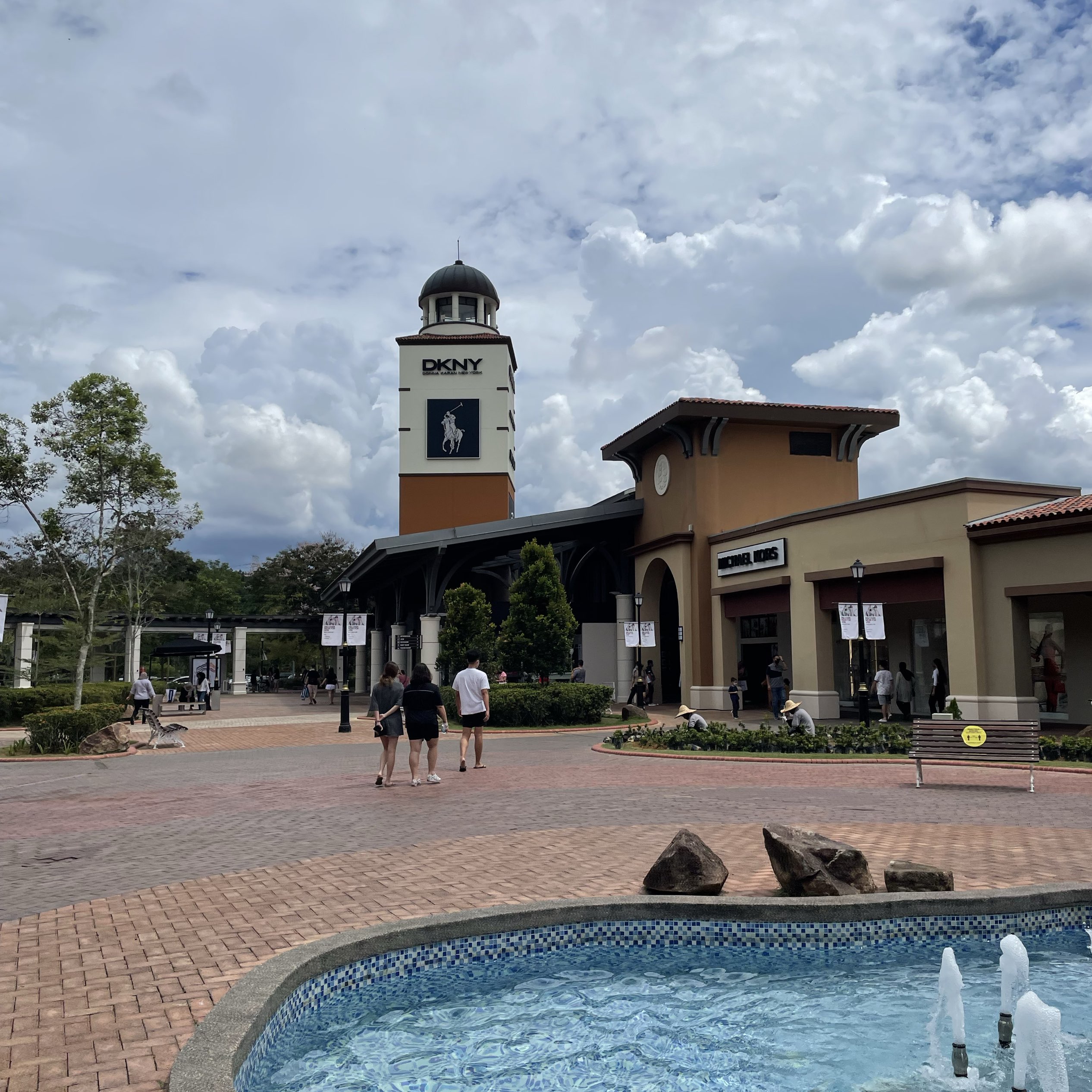 JOHOR PREMIUM OUTLET (JPO) SHOPPING SPREE AFTER 4 HOURS DRIVE: PINOY IN  MALAYSIA 