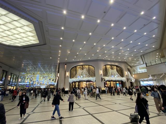 梅田阪急南北コンコースのイルミネーション『BELLのCONCERTO』