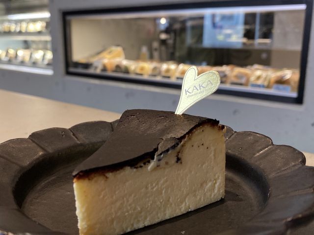 福岡・西新。福岡で人気のチーズケーキ専門店『KAKA』でイートインを楽しむ