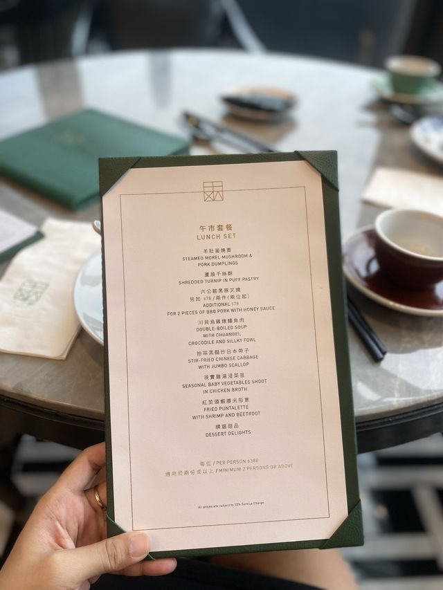 飽覽維港景色 享受特色中菜
