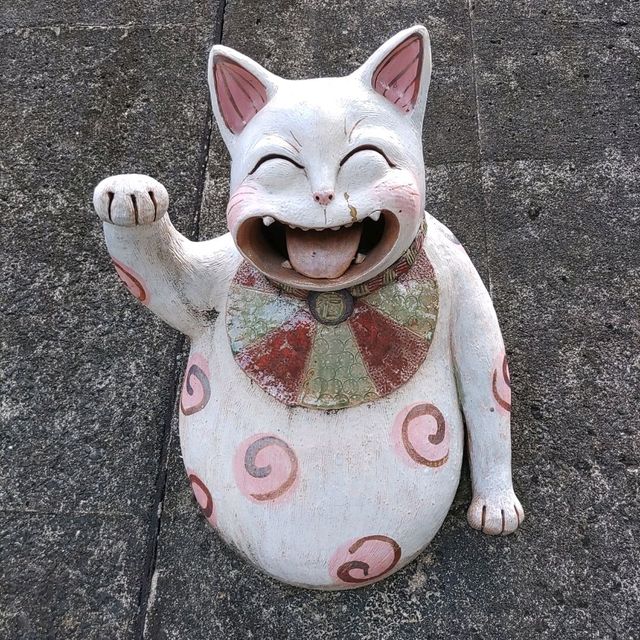 愛知県！御利益に期待｢とこなめ招き猫通り｣