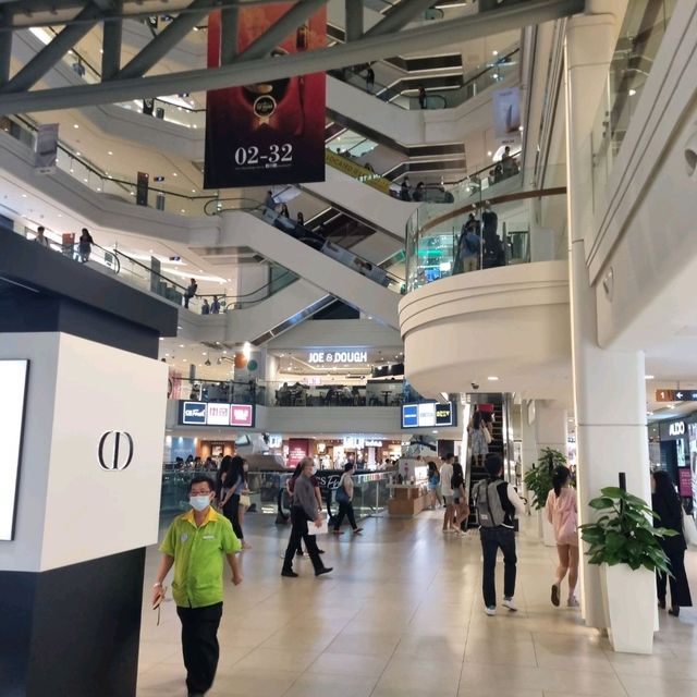 Shopping this fall at Plaza Singapura