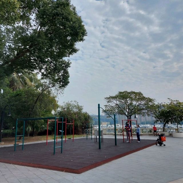 屯門黃金海岸海豚廣場