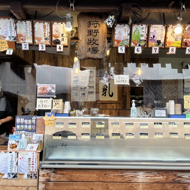 激うまソフトクリームにつけて食べるドーナッツ