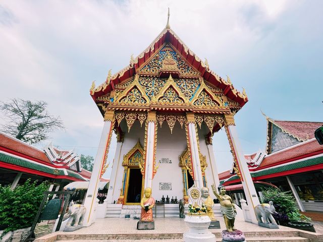เที่ยววัดไทรใหญ่เลาะตลาดน้ำไทรน้อย ใกล้บ้านใหม่😌