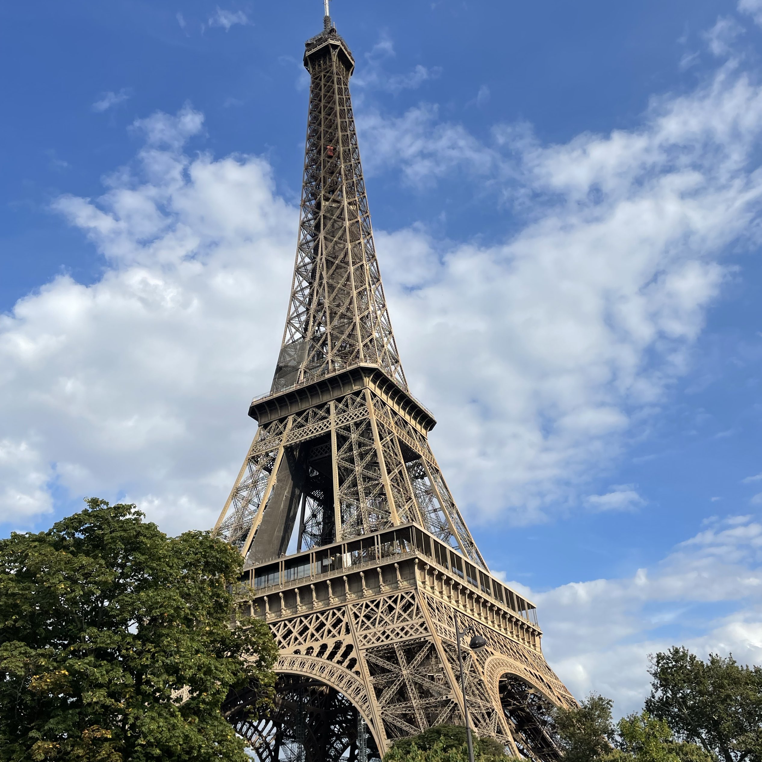 フランスといえばエッフェル塔です。フランスを訪れたら絶対に欠 ...