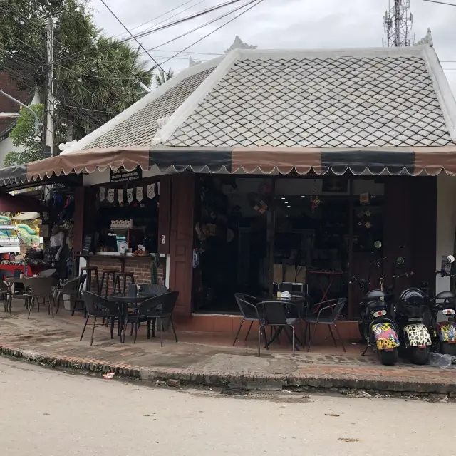 ร้านประชานิยม @หลวงพระบาง