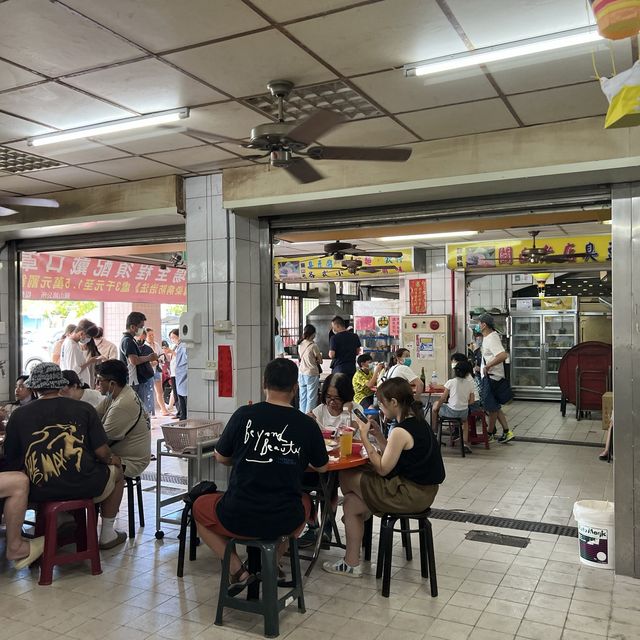 台東關山市場超人氣美食｜關山臭豆腐，湯麵、滷味也很好吃喔