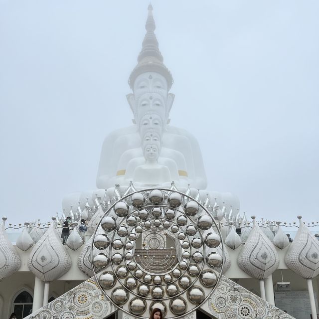 beautiful temple with big Buddha 