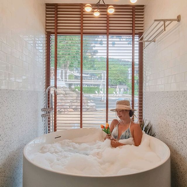 ที่พักสวยสุดมินิมอลริมทะเลเกาะล้าน 〰️