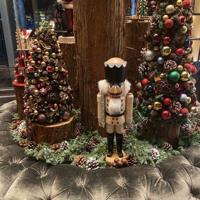 【東京】ラグジュアリーホテルのクリスマスツリーで気分を高める！