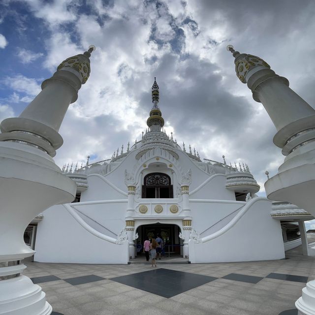 พระมหาเจดีย์ศรีแสงธรรมวิสุทธิมงคล