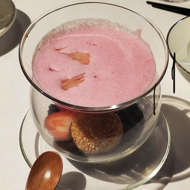 在水底的餐廳