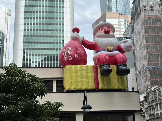 巨型充氣聖誕公仔@中環街市