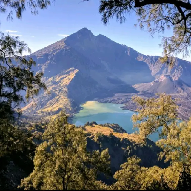 3D2N hike to the summit of Mount Rinjani