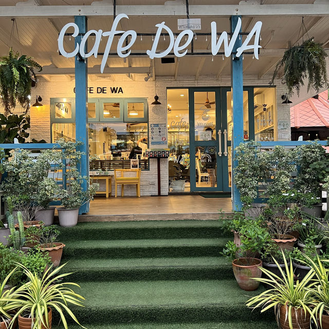 Cafe De Wa (คาเฟ่เดอวา)  คาเฟ่ติดทะเล