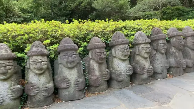 Dol Hareubang (Stone sculptures)