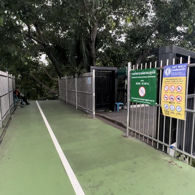 สะพานเขียว ทางลัดจากสวนลุมพินีไปสวนเบญจกิติ | Trip.com กรุงเทพฯ สะพานเขียว ทางลัดจากสวนลุมพินีไปสวนเบญจกิติ | Trip.Com กรุงเทพฯ