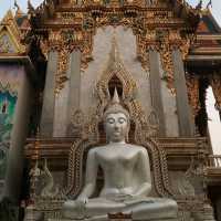 ชมงานปั้นแนวพุทธศิลป์วัดกลางกรุงเทพฯ 