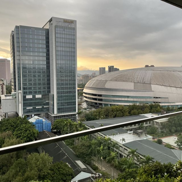 【台北松山 誠品行旅Eslite Hotel 】 聚合人文閱讀 ｜沈醉書香夢｜眺望101景色