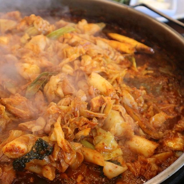 소문대로 맛집 인정 '통나무집 닭갈비'