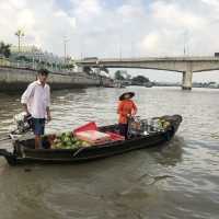 Lively floating market and try local produce