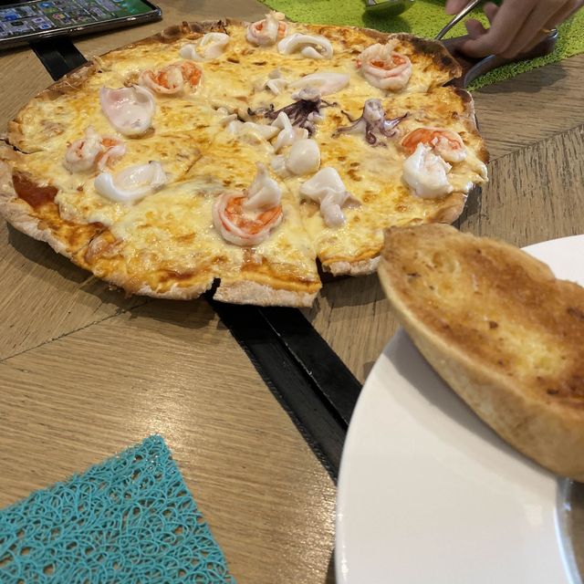 Bistro@M and Poolside Terrace  อร่อยแบบตะโกน