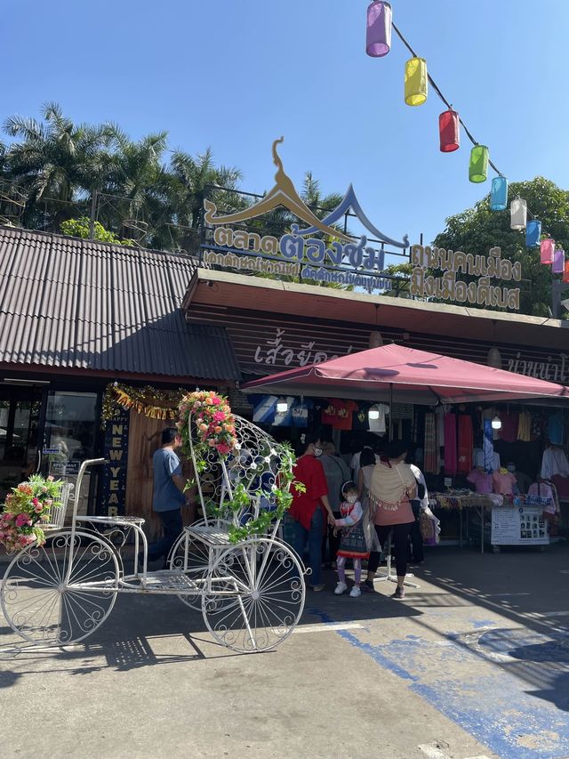 ตลาดต้องชมรวมสินค้าโอทอปน่าน