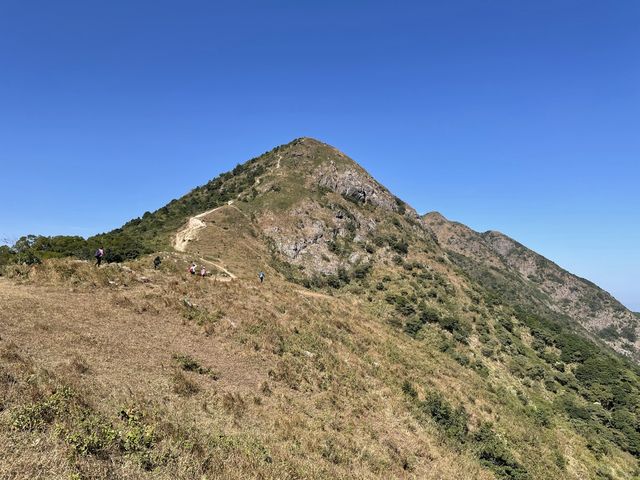 藍藍天空高掛我的夢🌏彎曲山之旅 藍藍天空高掛我的夢🌏彎曲山之旅