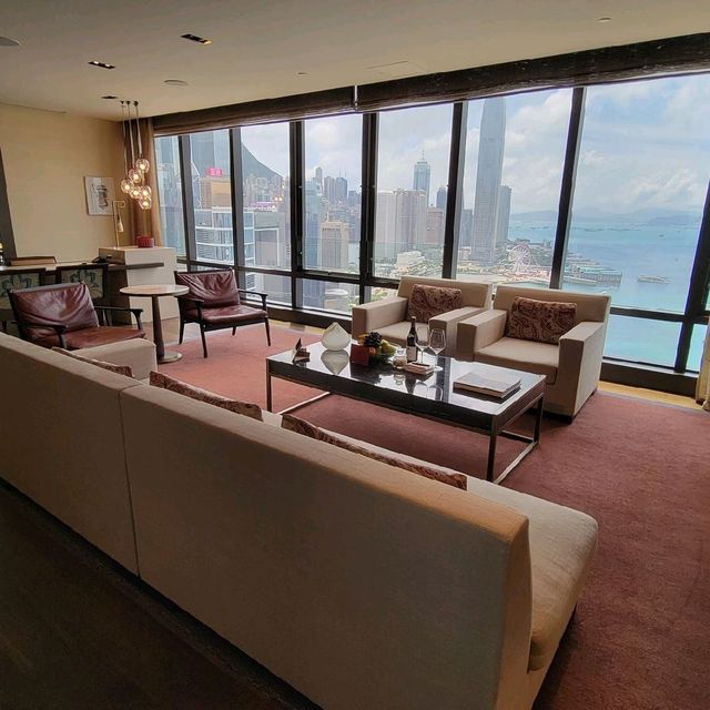 奢華維港景觀：君悅大使海景套房