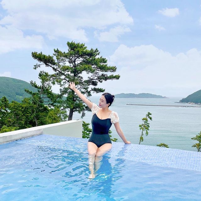 지심도가 한눈에 보이는 인피니티풀💙