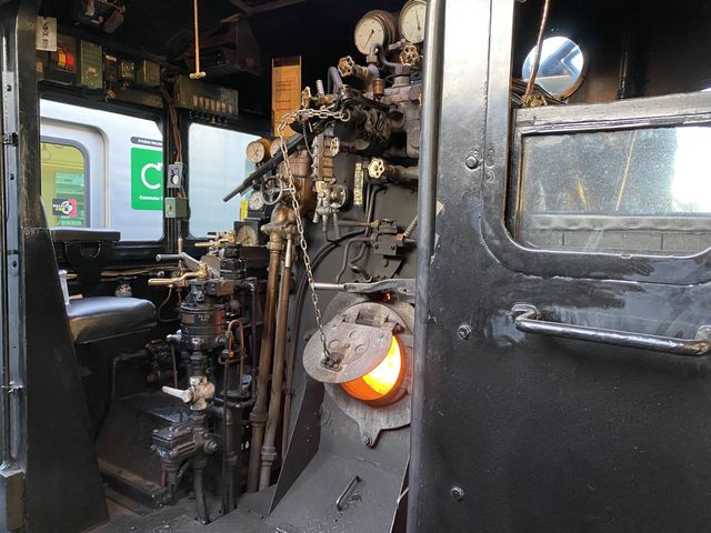 2024年3月頃運転終了。車齢100年越え。日本で最も古い現役の蒸気機関車がけん引する列車『SL人吉』外装。