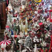 Santa Claus is comin to town