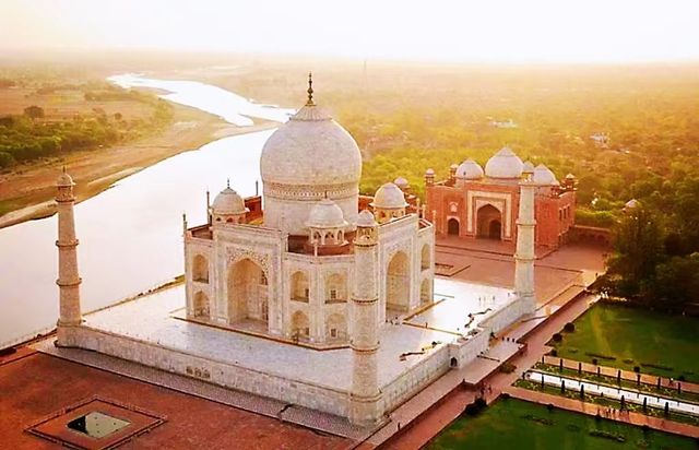 The love that shook the world - Taj Mahal.